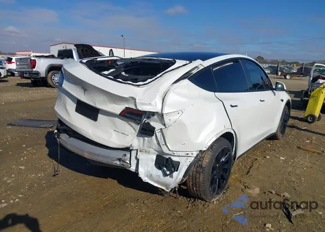 2023 Tesla Model Y Awd/Long Range Dual Motor All-Wheel Drive z USA, uszkodzony, nr VIN 7SAYGDEE5PF635160